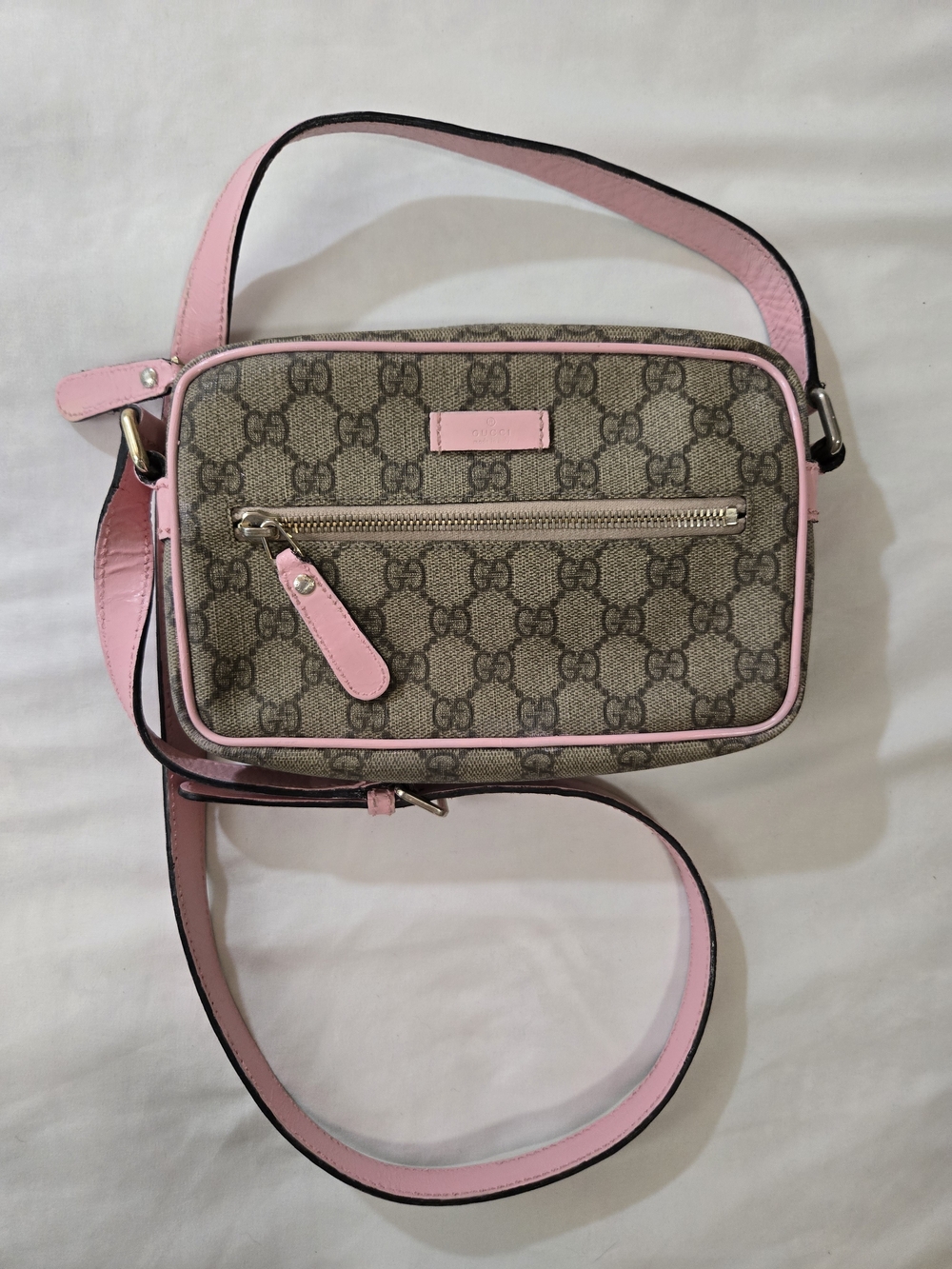 Gucci Beige GG Supreme Canvas Crossbody with Pink Trim